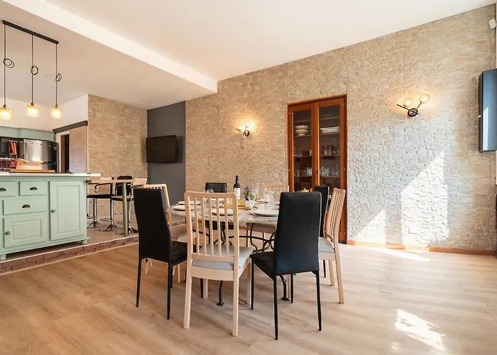 - Private Pool, Garden, Close To Beaches And Spain Villa